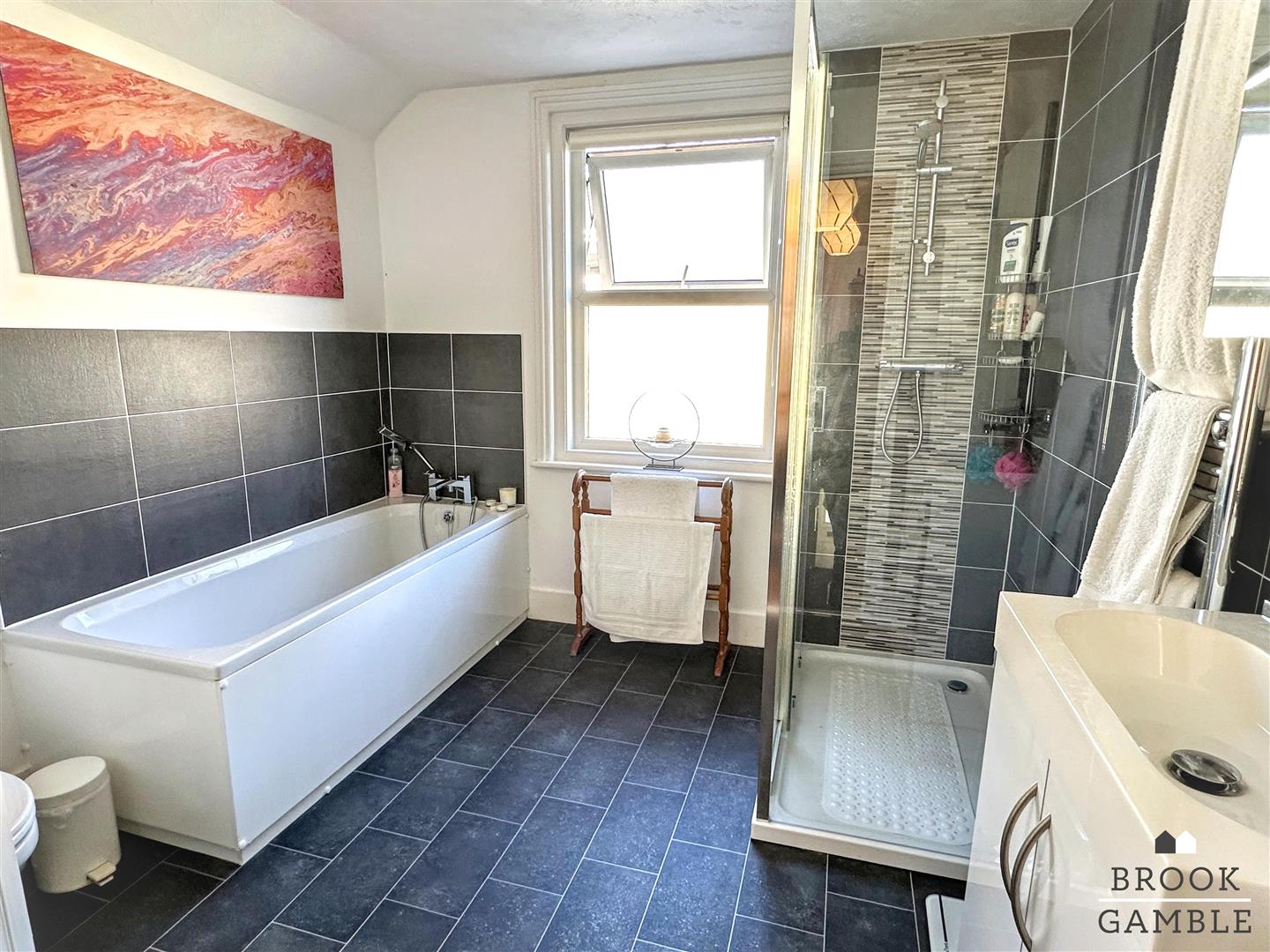 2 Bedroom House. Bourne Street in Eastbourne,  12